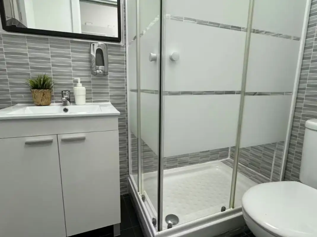 Bathroom of Flat for rent in Madrid  with Air Conditioner, Heating and Furnished