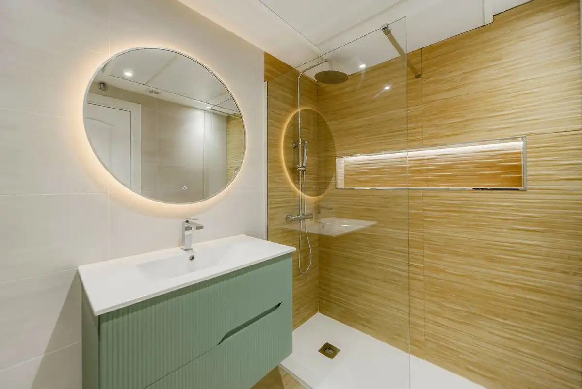 Bathroom of Duplexes for sale in Benalmádena  with Air Conditioner, Terrace and Storage room