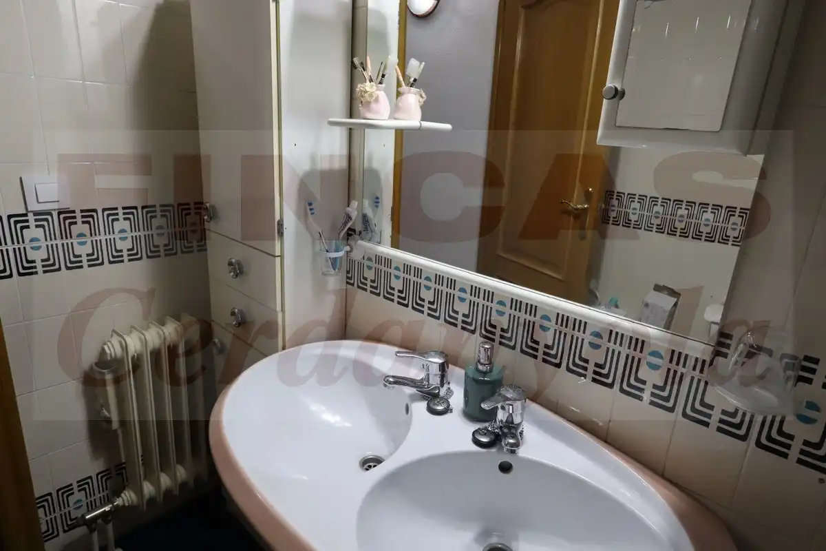 Bany de Pis en venda en Cerdanyola del Vallès amb Calefacció i Balcó