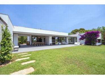 Villa con piscina in vendita a Llucmaçanes