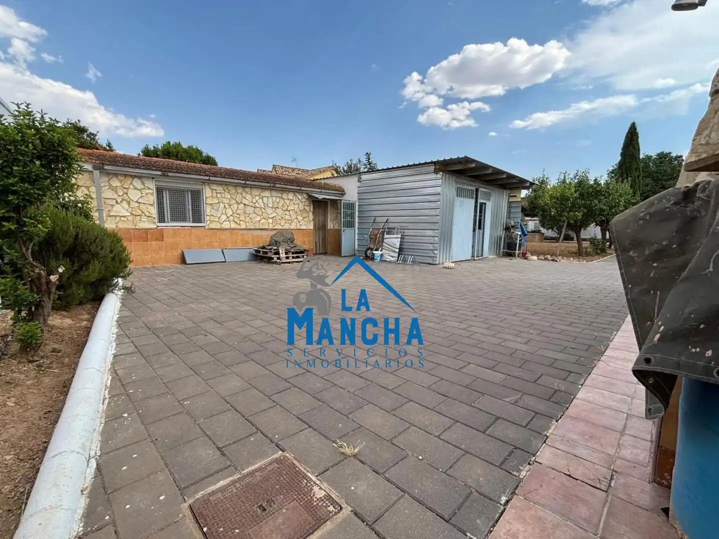 Vista exterior de Casa o xalet en venda en Albacete amb Aire condicionat, Jardí privat i Traster