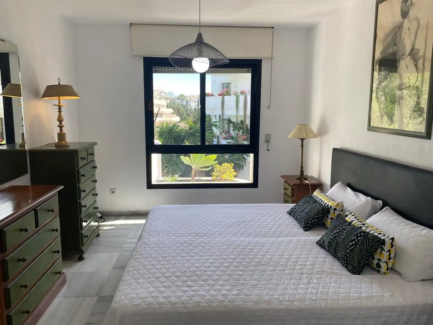 Habitación de Piso de alquiler en Marbella con Amueblado y Se aceptan mascotas