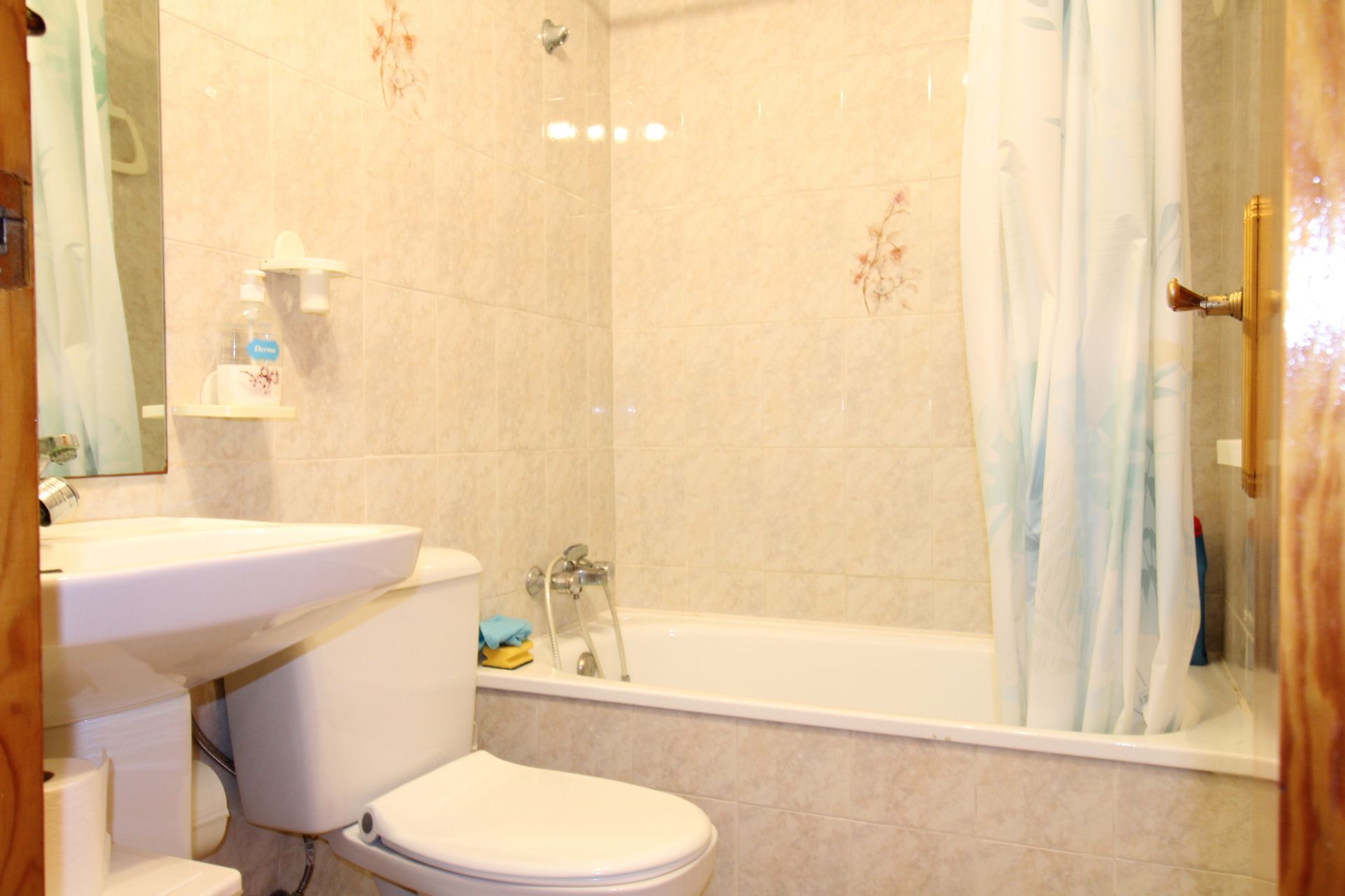 Bathroom of Study for sale in Torrevieja  with Furnished, Balcony and Community pool