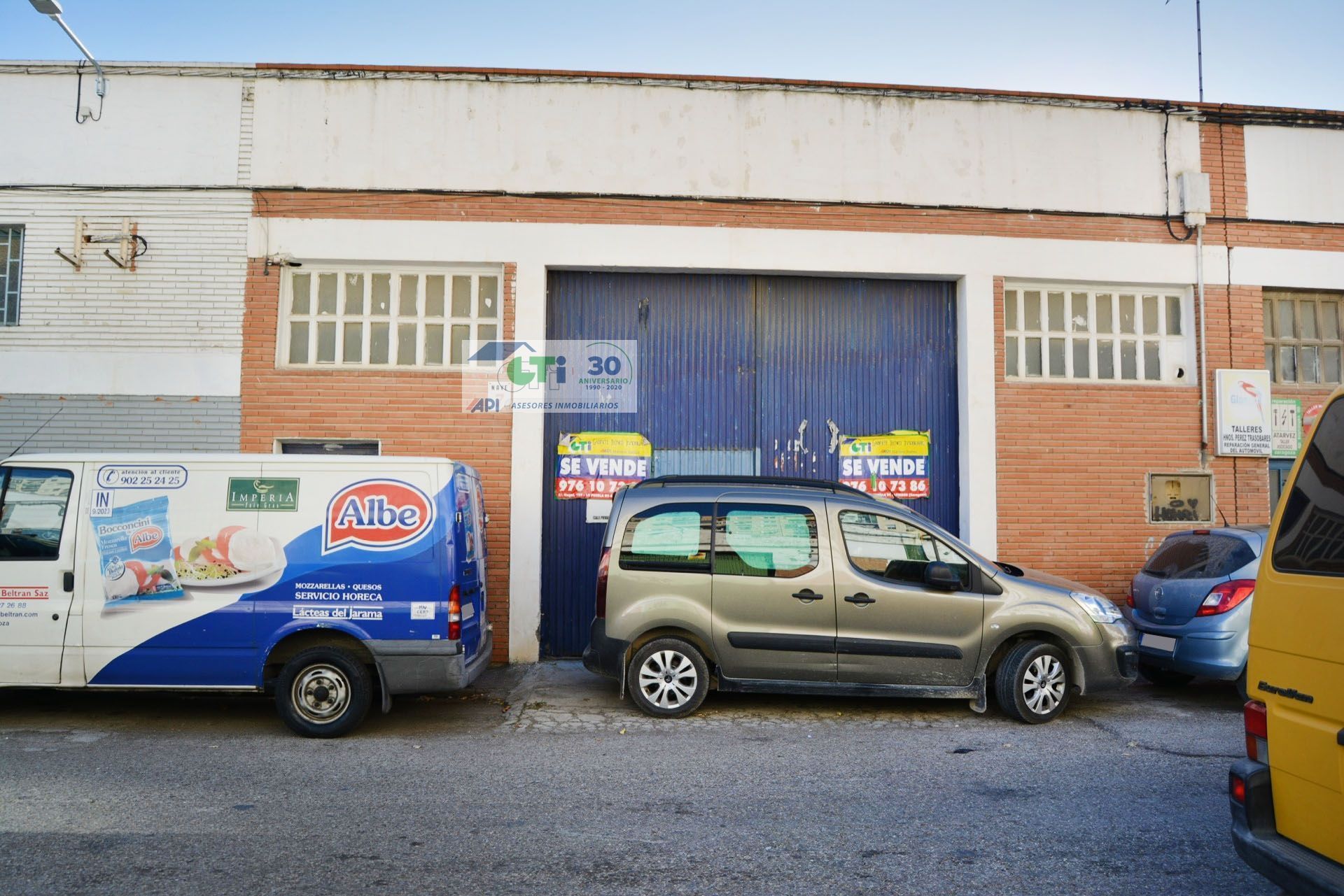Aparcament de Nau industrial en venda en  Zaragoza Capital