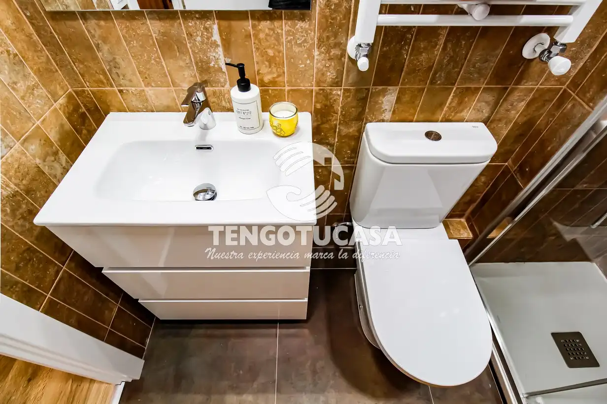 Badezimmer von Wohnung zum Verkauf in Madrid mit Klimaanlage, Heizung und Terrasse