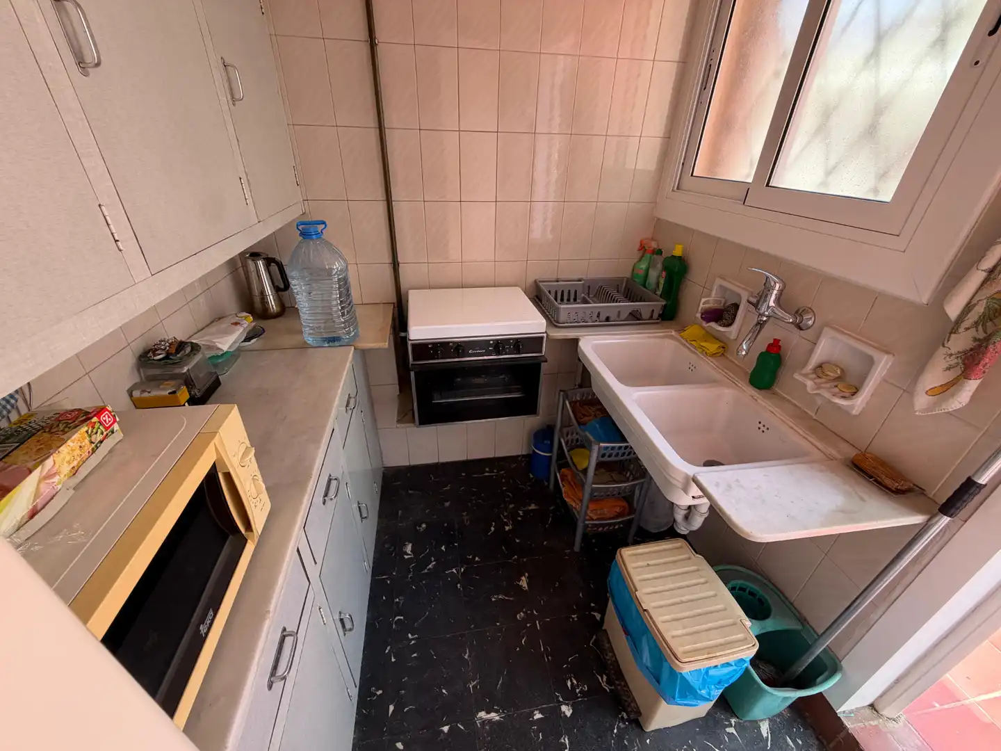 Cuina de Pis en venda en Barcelona amb Aire condicionat i Terrassa