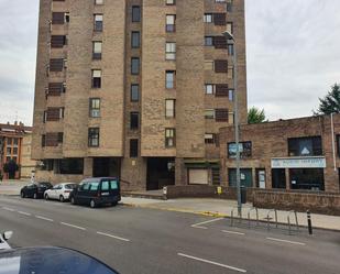 Vista exterior de Pis de lloguer en  Huesca Capital amb Calefacció i Moblat