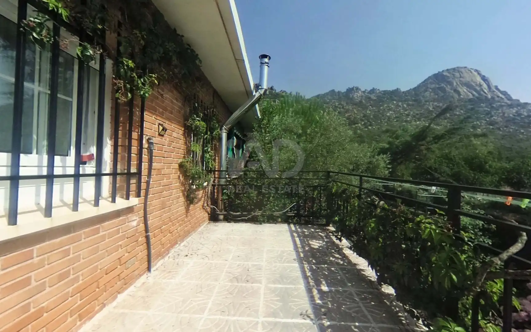 Terrassa de Casa o xalet en venda en La Cabrera amb Calefacció, Terrassa i Piscina