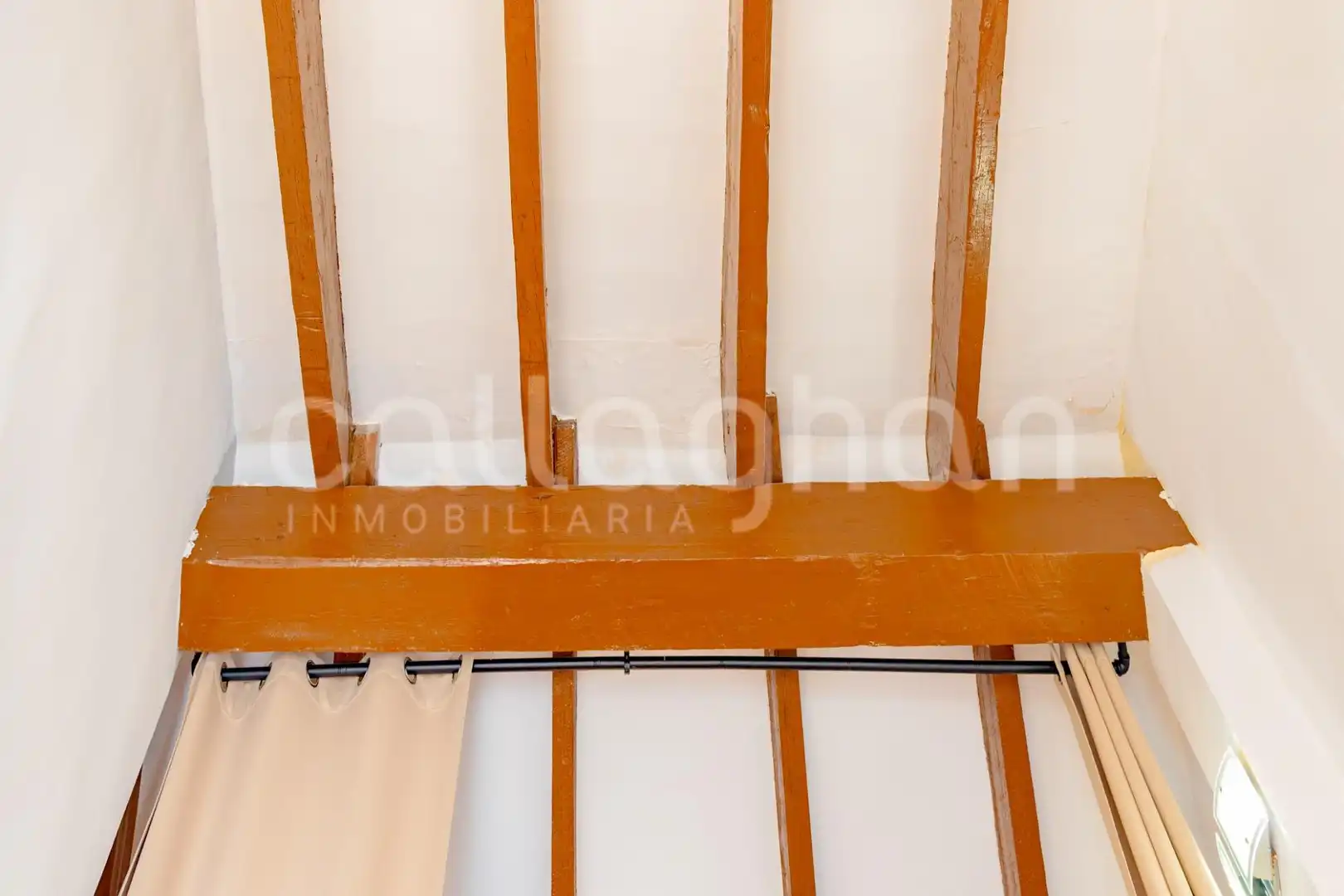 Loft zum Verkauf in Valencia mit Klimaanlage und Balkon