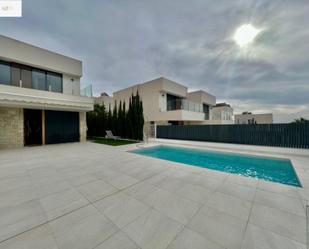 Piscina de Casa adosada de lloguer en Finestrat amb Aire condicionat, Jardí privat i Terrassa