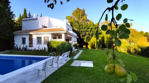 Exclusivo chalet independiente con jardín y piscina privada