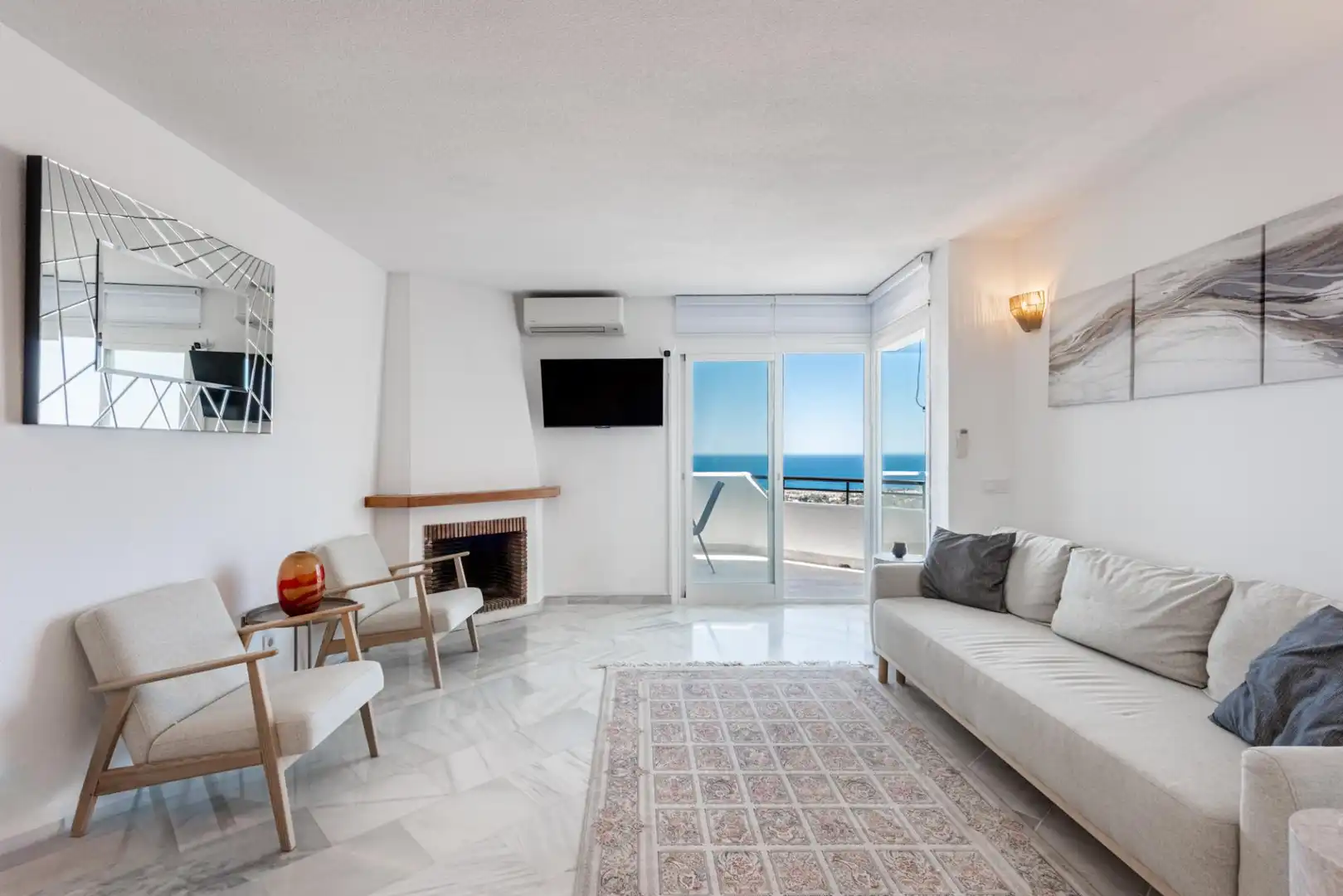 Wohnzimmer von Wohnungen zum Verkauf in Mijas mit Klimaanlage, Privatgarten und Möbliert