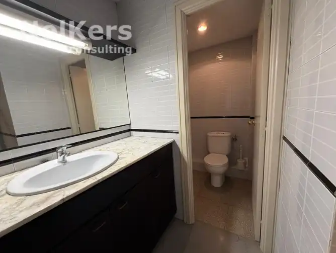 Baño de Oficina de alquiler en Barcelona con Aire acondicionado y Terraza