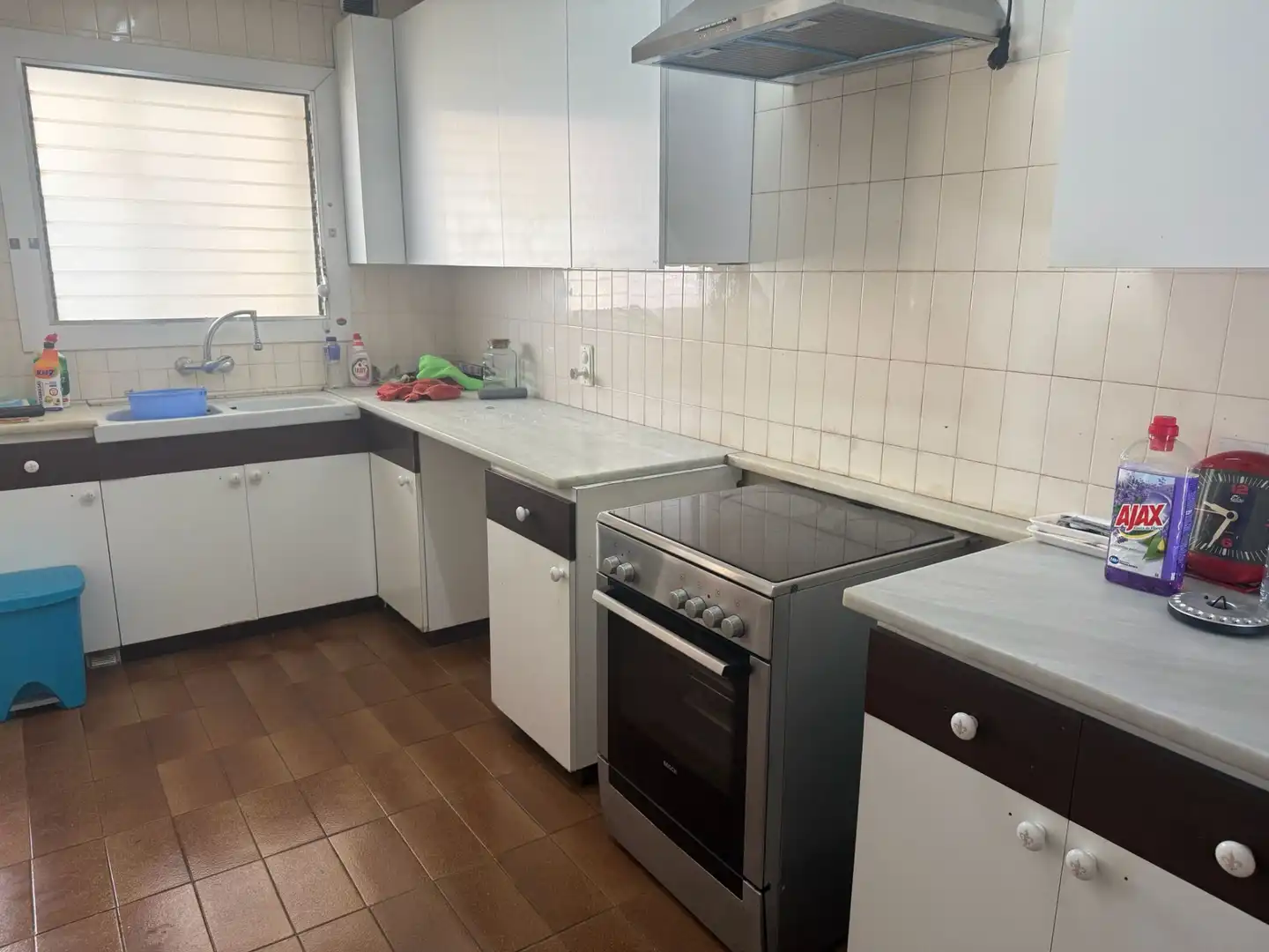 Cocina de Piso en venta en L'Hospitalet de Llobregat con Calefacción, Terraza y Alarma