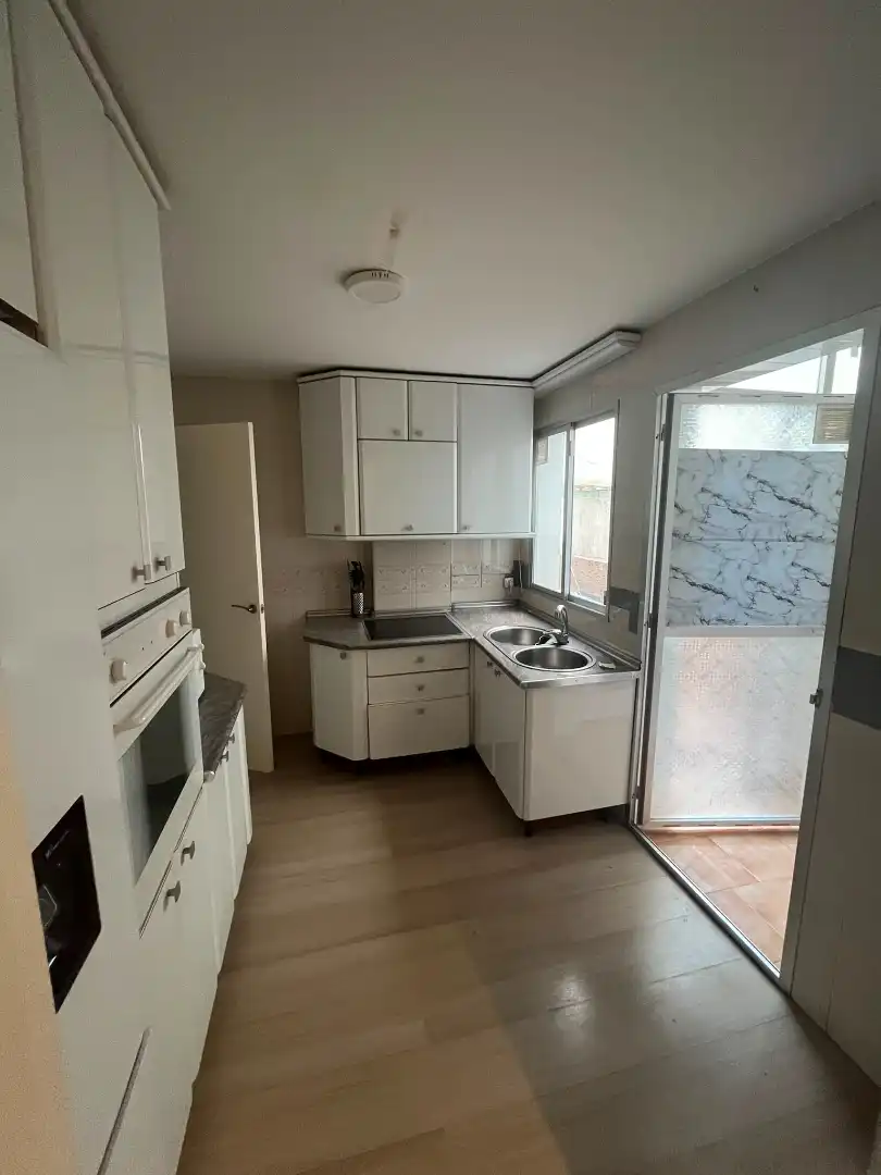 Cuina de Pis en venda en Córdoba amb Parquet, Moblat i Forn