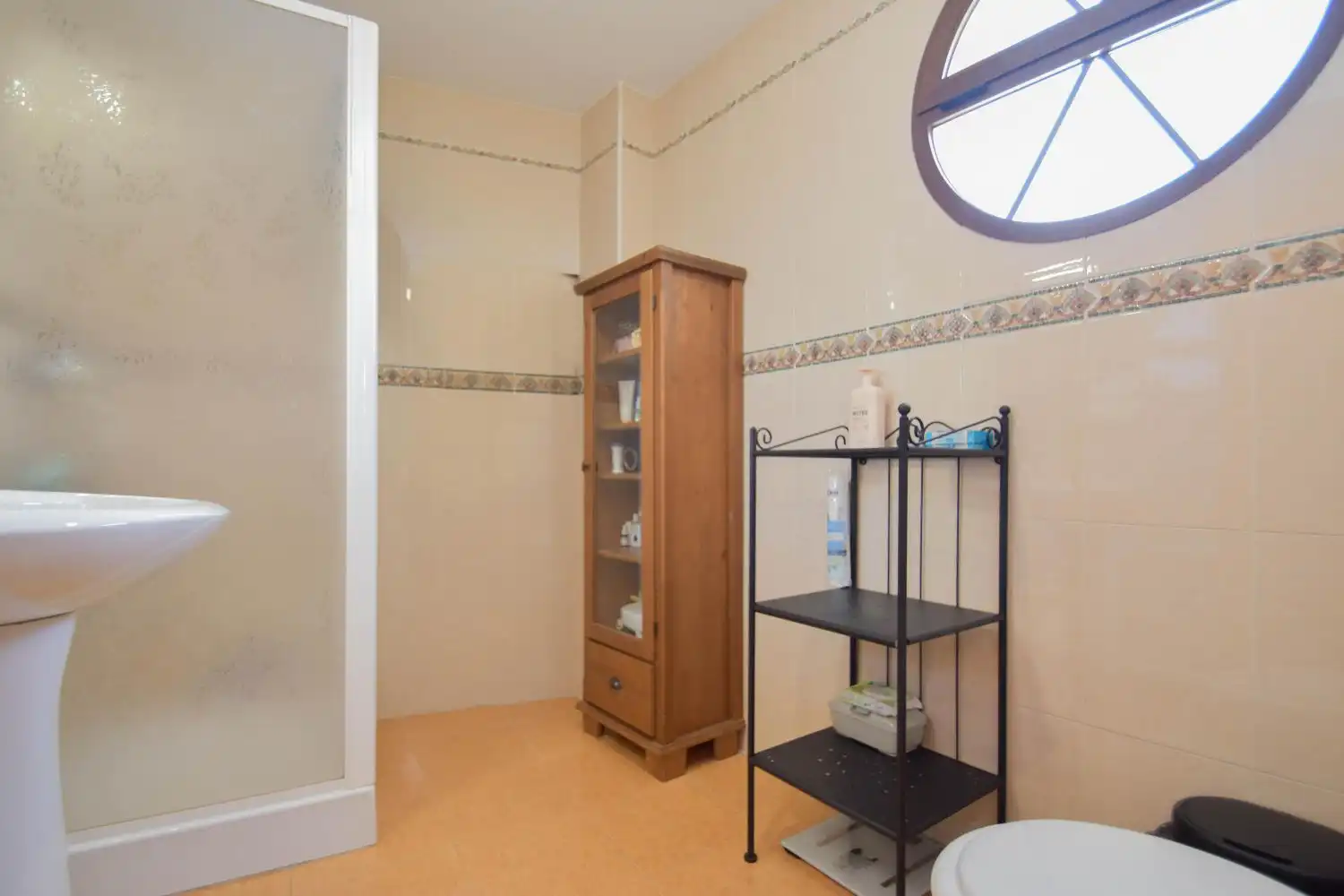 Bathroom of Flat for sale in Las Gabias  with Air Conditioner and Storage room