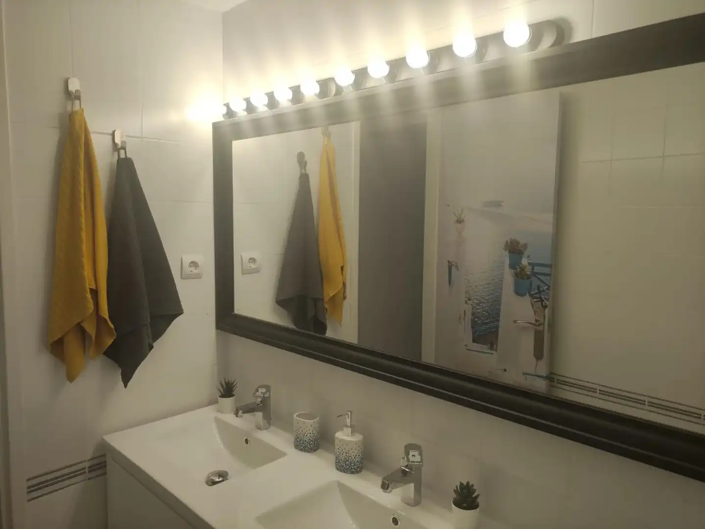 Bany de Apartament de lloguer en Sant Pere de Ribes amb Moblat, Microones i TV