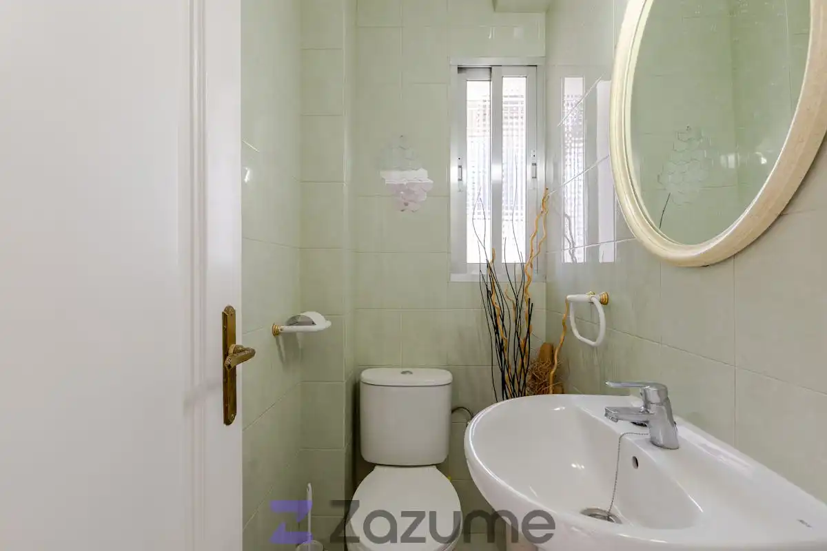 Badezimmer von Dachboden zur Miete in Madrid mit Klimaanlage, Heizung und Parkett