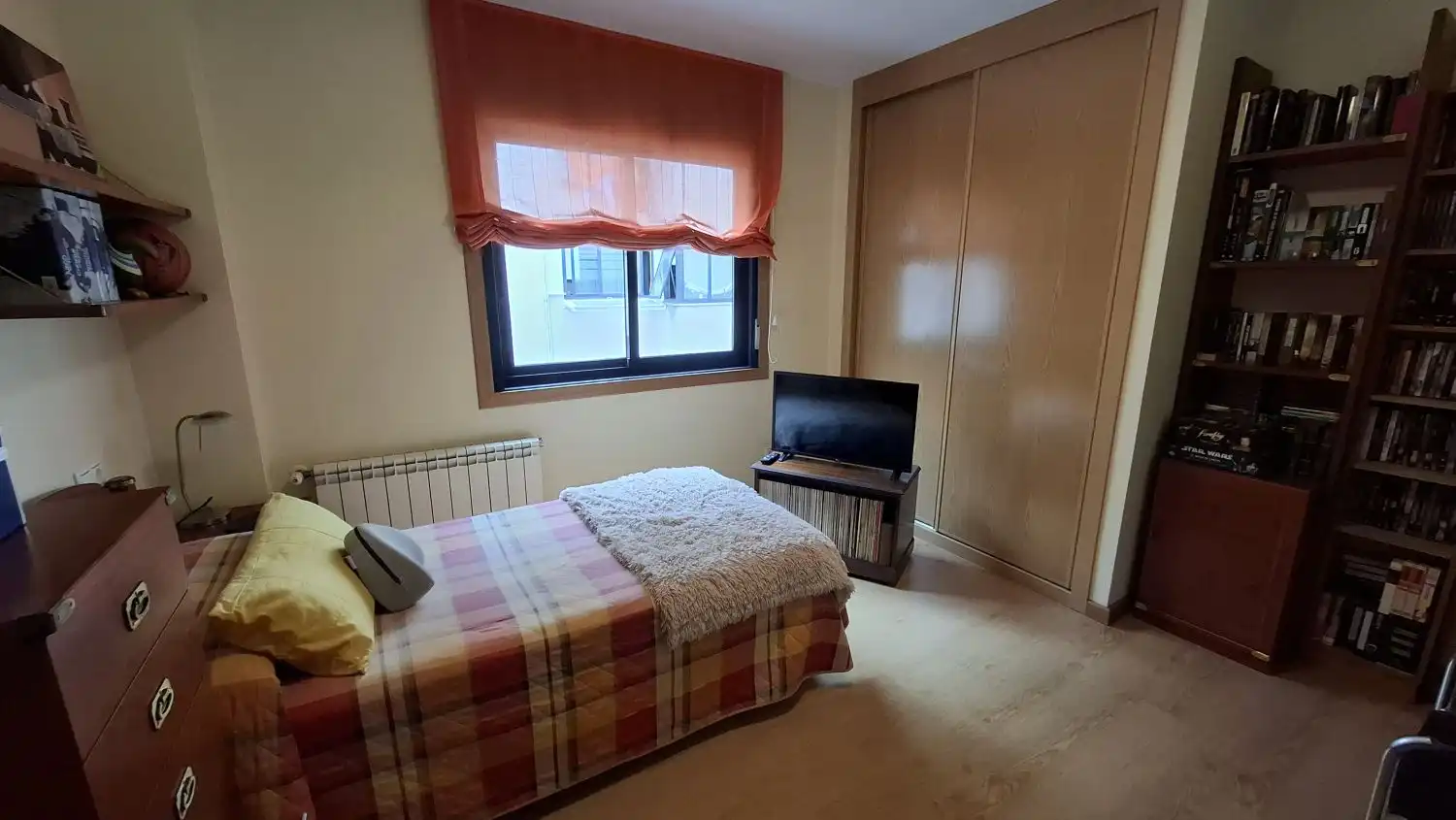 Habitación de Piso en venta en A Coruña Capital  con Calefacción, Terraza y Trastero