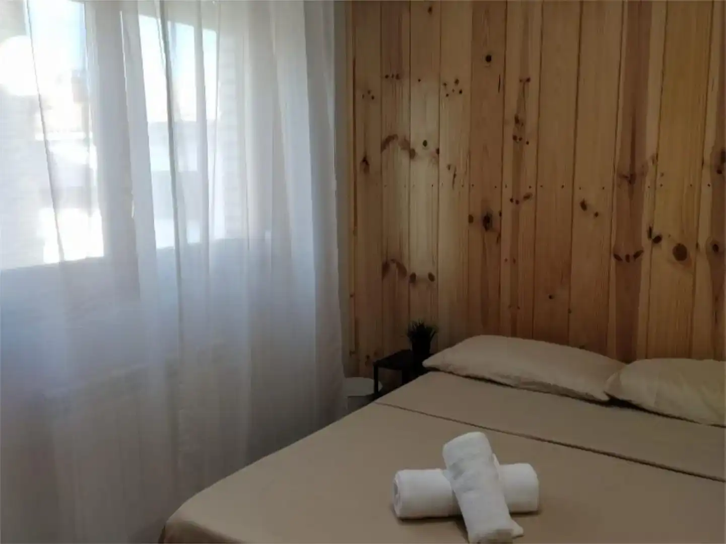 Bedroom of Houses for share in Zaragoza  with Private garden, Parquet flooring and Furnished