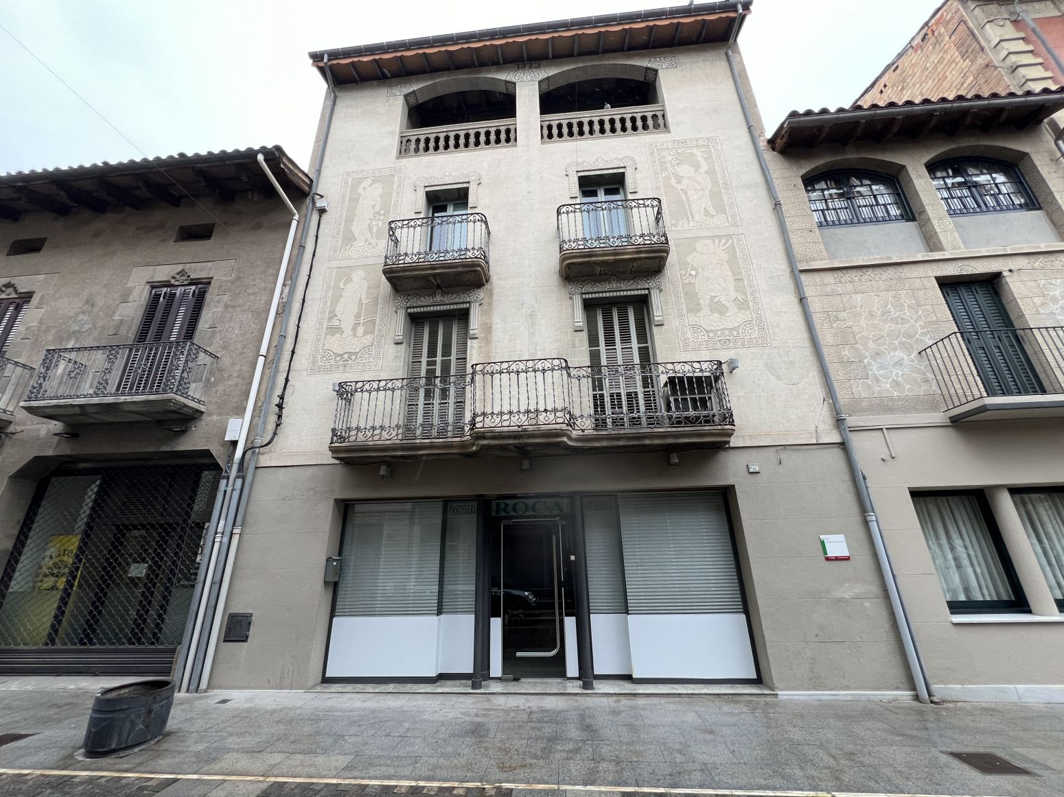 Vista exterior de Casa adosada en venda en Manlleu amb Calefacció, Jardí privat i Terrassa