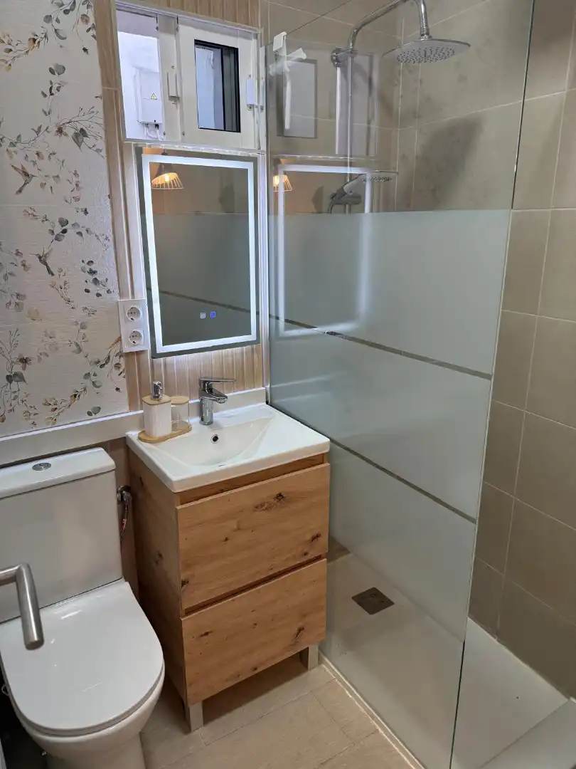 Badezimmer von Wohnungen zur Miete in Ubrique mit Heizung, Möbliert und Waschmaschine
