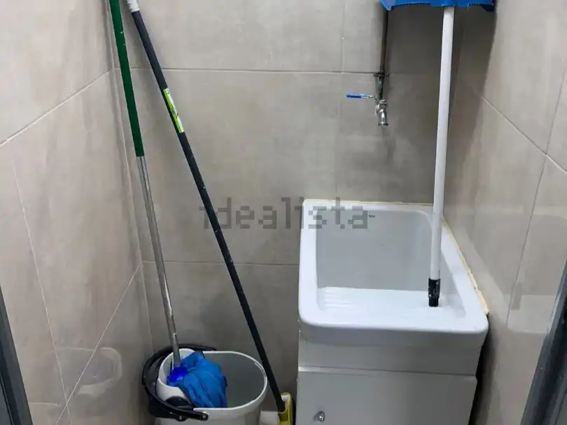 Baño de Trastero de alquiler en Madrid con Alarma