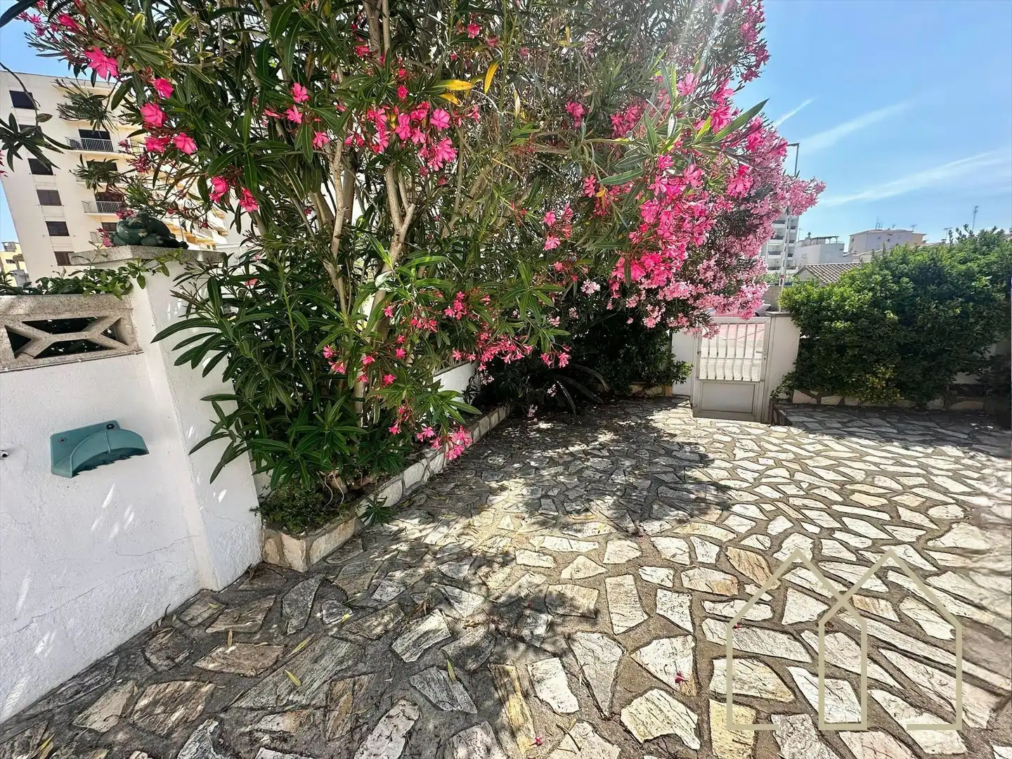 Vista exterior de Apartamento en venta en L'Escala con Jardín privado y Terraza