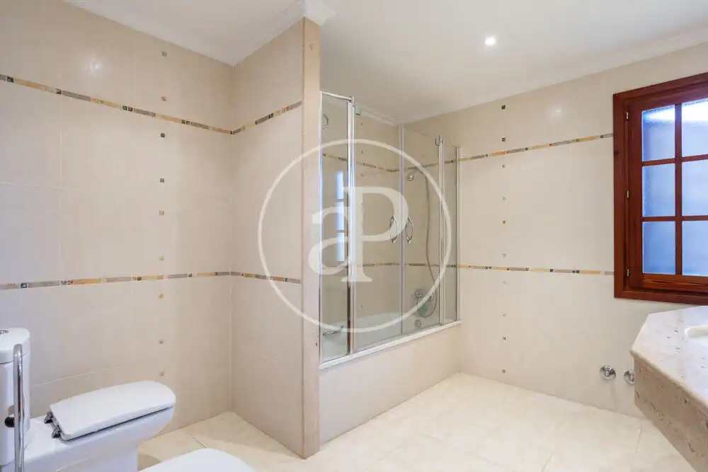 Baño de Casa o chalet en venta en Paterna con Aire acondicionado, Calefacción y Jardín privado