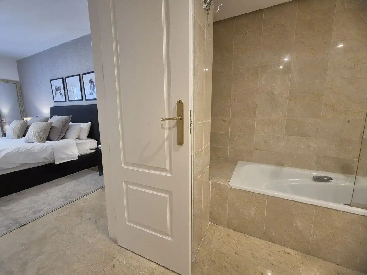 Bany de Apartament de lloguer en Marbella amb Aire condicionat, Calefacció i Terrassa