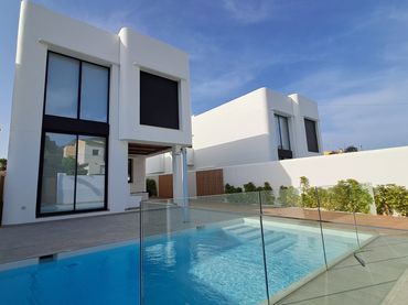 Xalet amb piscina en venda a Carrer Dofí 4