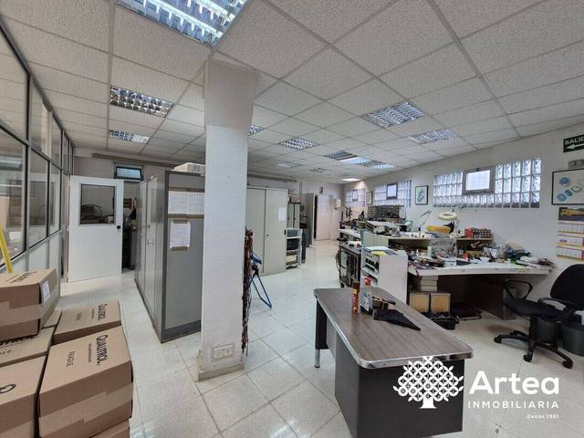 Local comercial en Venta en Vianako Printzearen Kalea, 4 en Matiko - Ciudad Jardín