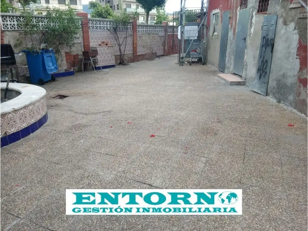 Parking de Casa o chalet en venta en Santa Perpètua de Mogoda con Jardín privado, Terraza y Trastero