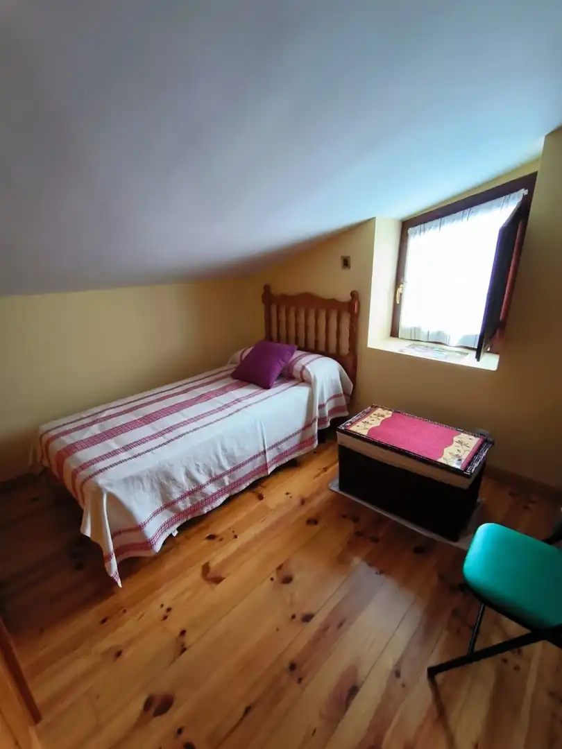 Habitación de Finca rústica en venta en Medina de Pomar con Calefacción, Jardín privado y Amueblado