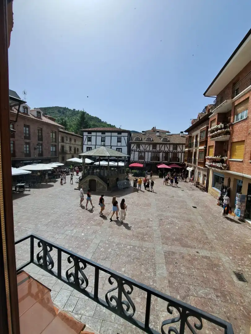 Edifici en venda a Plaza Conde de Torremúzquiz, Ezcaray