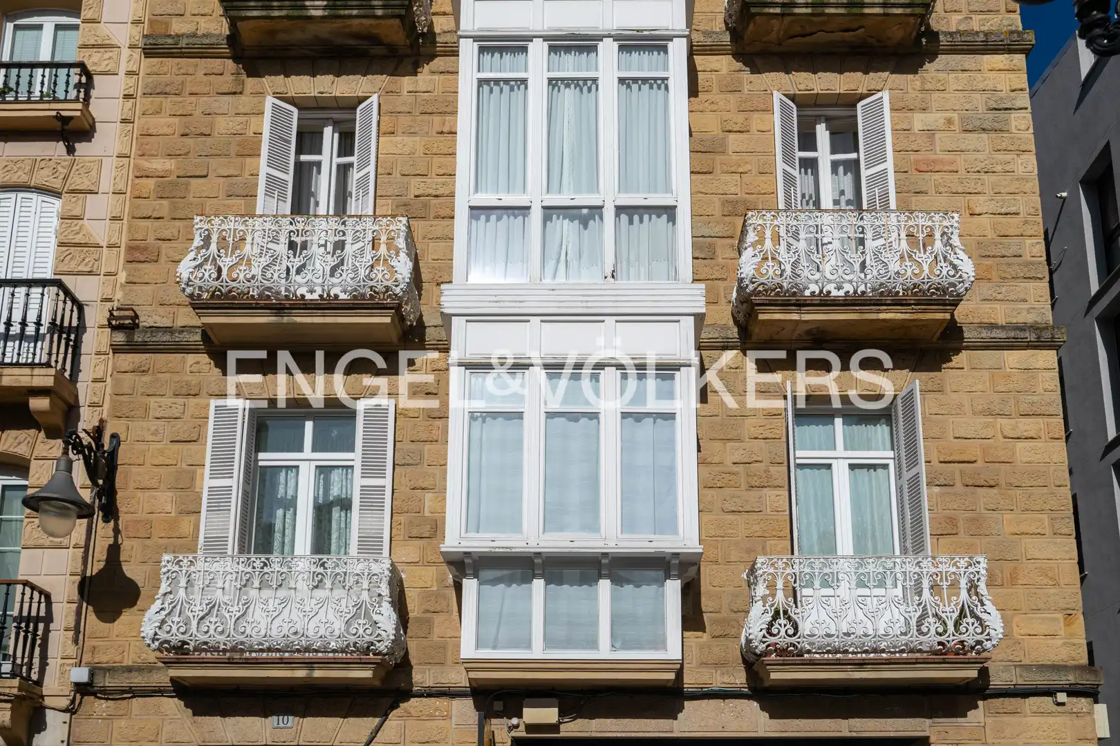 Vista exterior de Apartament en venda en Zarautz amb Calefacció, Moblat i Balcó