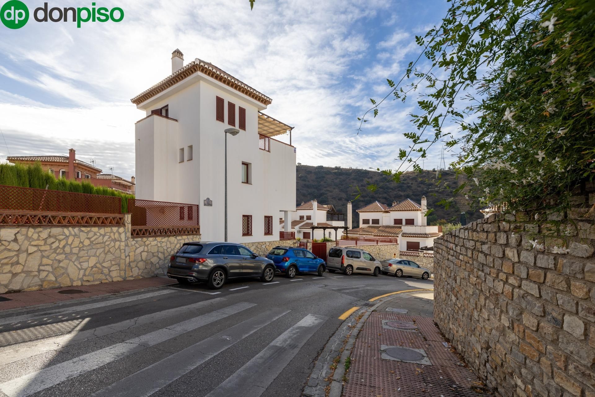 Vista exterior de Casa o chalet en venta en  Granada Capital con Calefacción, Jardín privado y Terraza