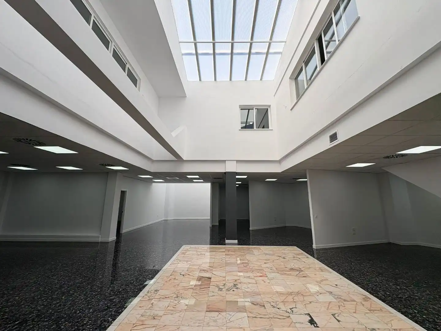 Commercial properties for sale in Paterna  with Air Conditioner, Furnished and Internet