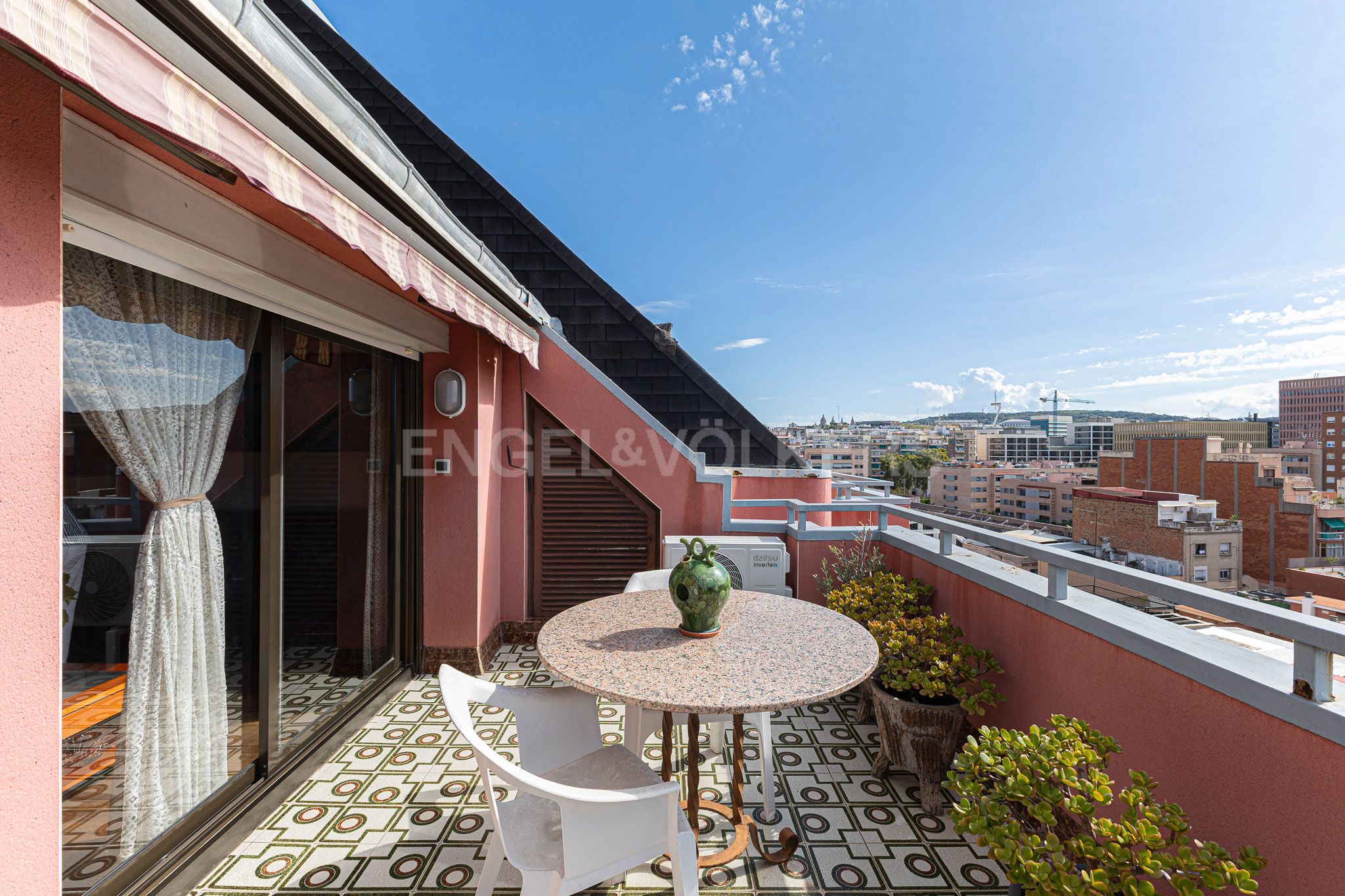 Terrassa de Apartament en venda en L'Hospitalet de Llobregat amb Aire condicionat, Calefacció i Parquet