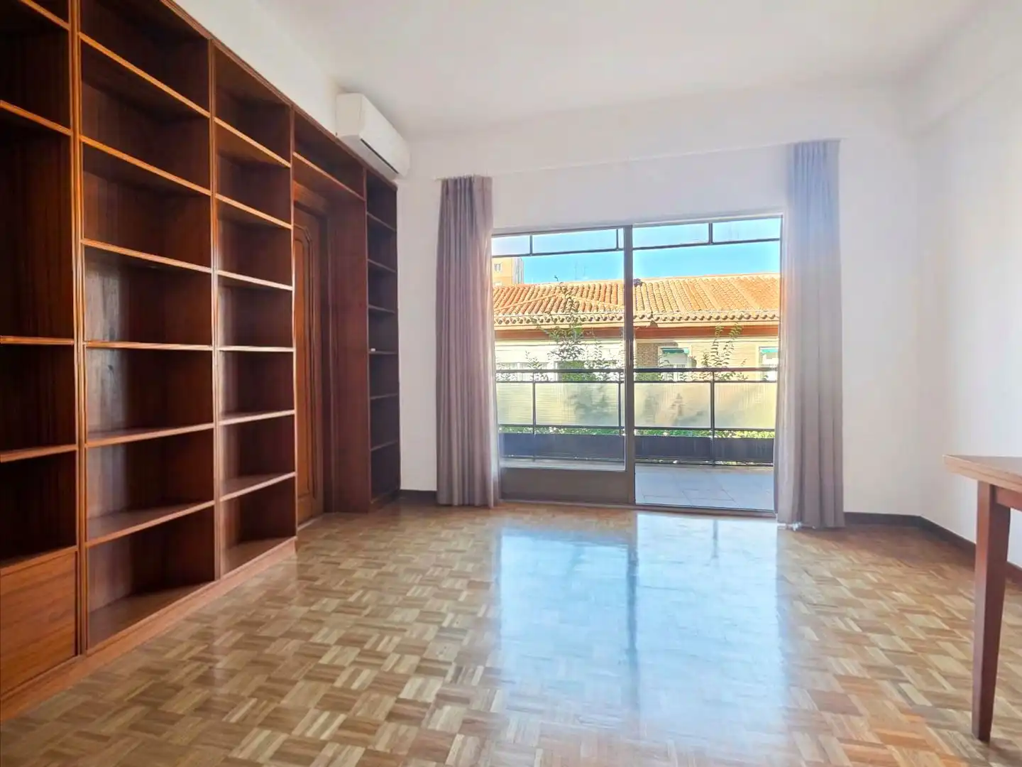 Vista exterior de Piso en venta en  Madrid Capital con Aire acondicionado y Terraza
