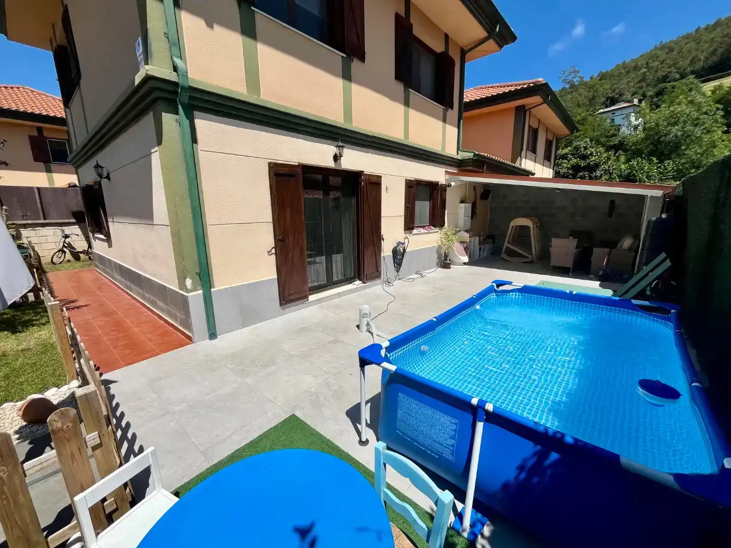 Piscina de Casa adosada en venda en Castro-Urdiales amb Piscina