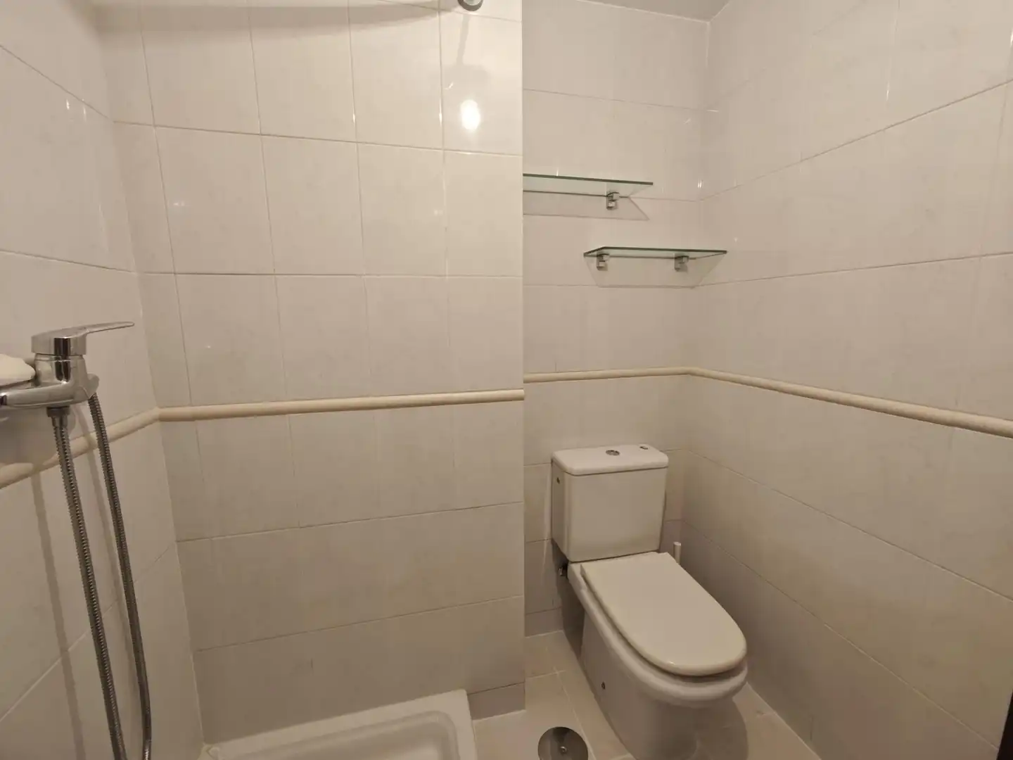 Bathroom of Flat for rent in Culleredo  with Heating, Parquet flooring and Storage room