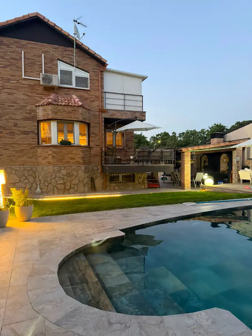 Terrassa de Casa o xalet en venda en Becerril de la Sierra amb Aire condicionat, Calefacció i Jardí privat