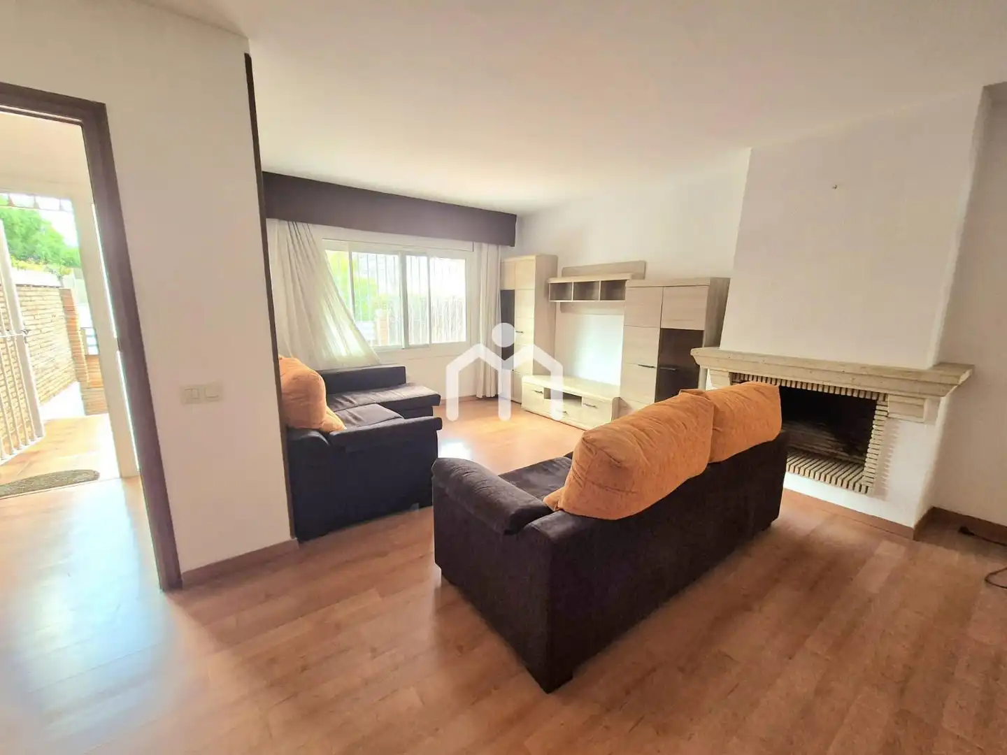Sala de estar de Casa adosada en venta en Premià de Dalt con Calefacción, Parquet y Terraza