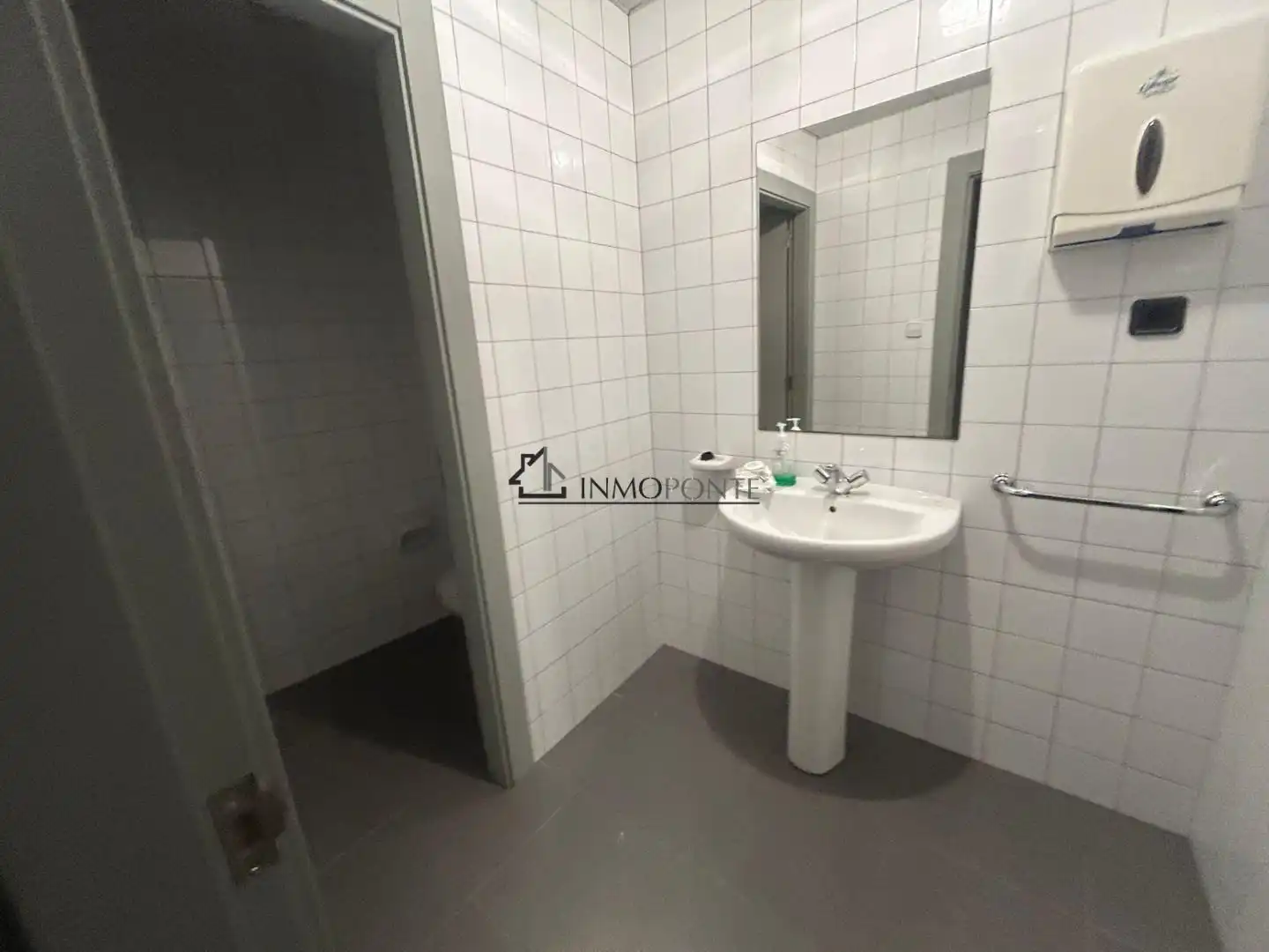 Baño de Local de alquiler en Pontevedra Capital 
