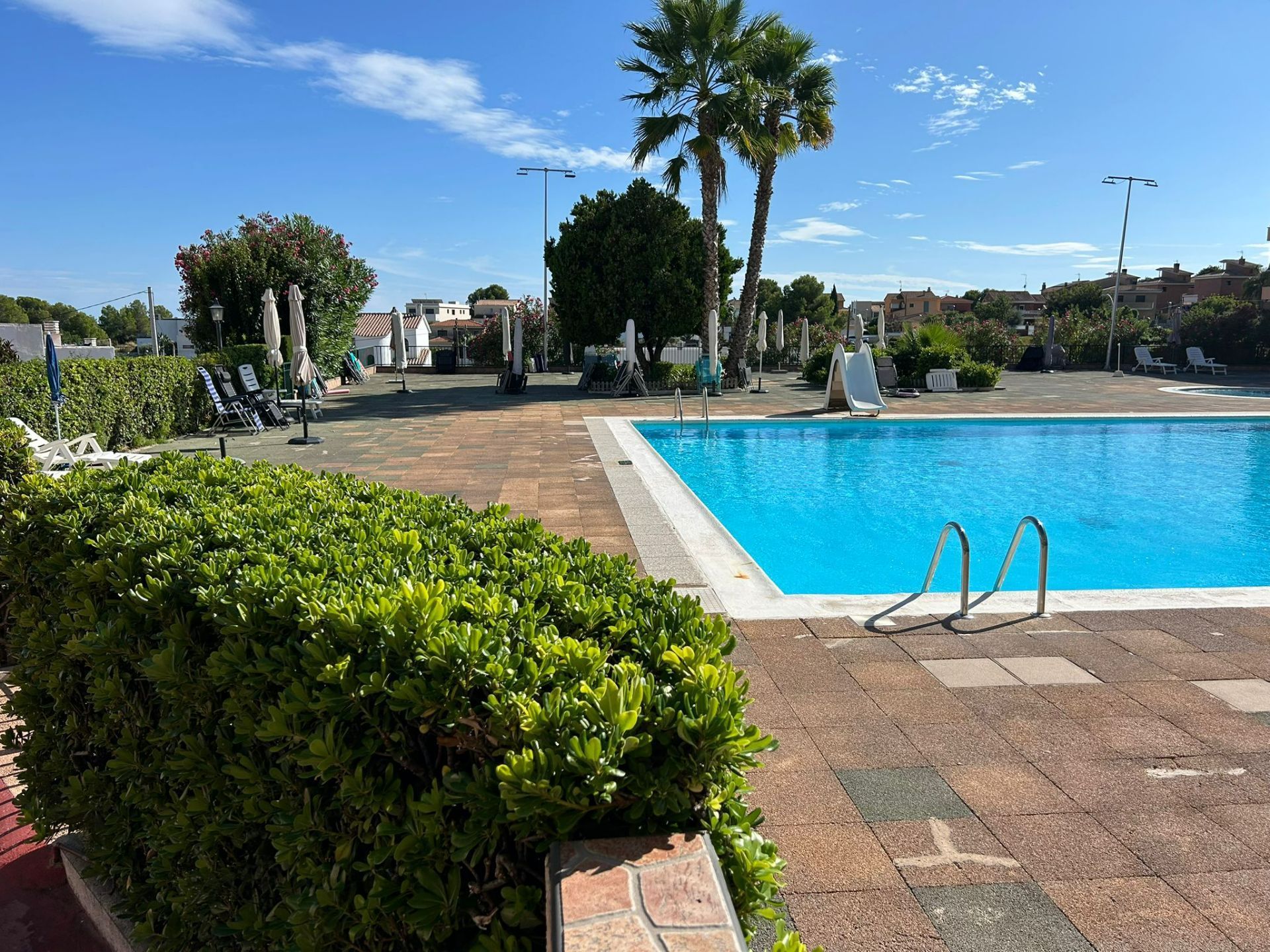 Piscina de Casa adosada en venda en Calafell amb Aire condicionat, Calefacció i Jardí privat