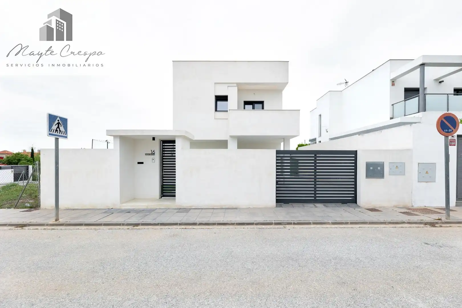 Vista exterior de Casa o chalet en venta en La Zubia con Terraza y Piscina