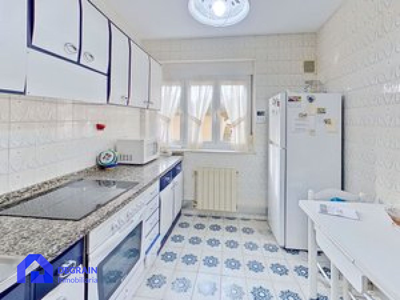 Cocina de Piso en venta en Oviedo  con Calefacción