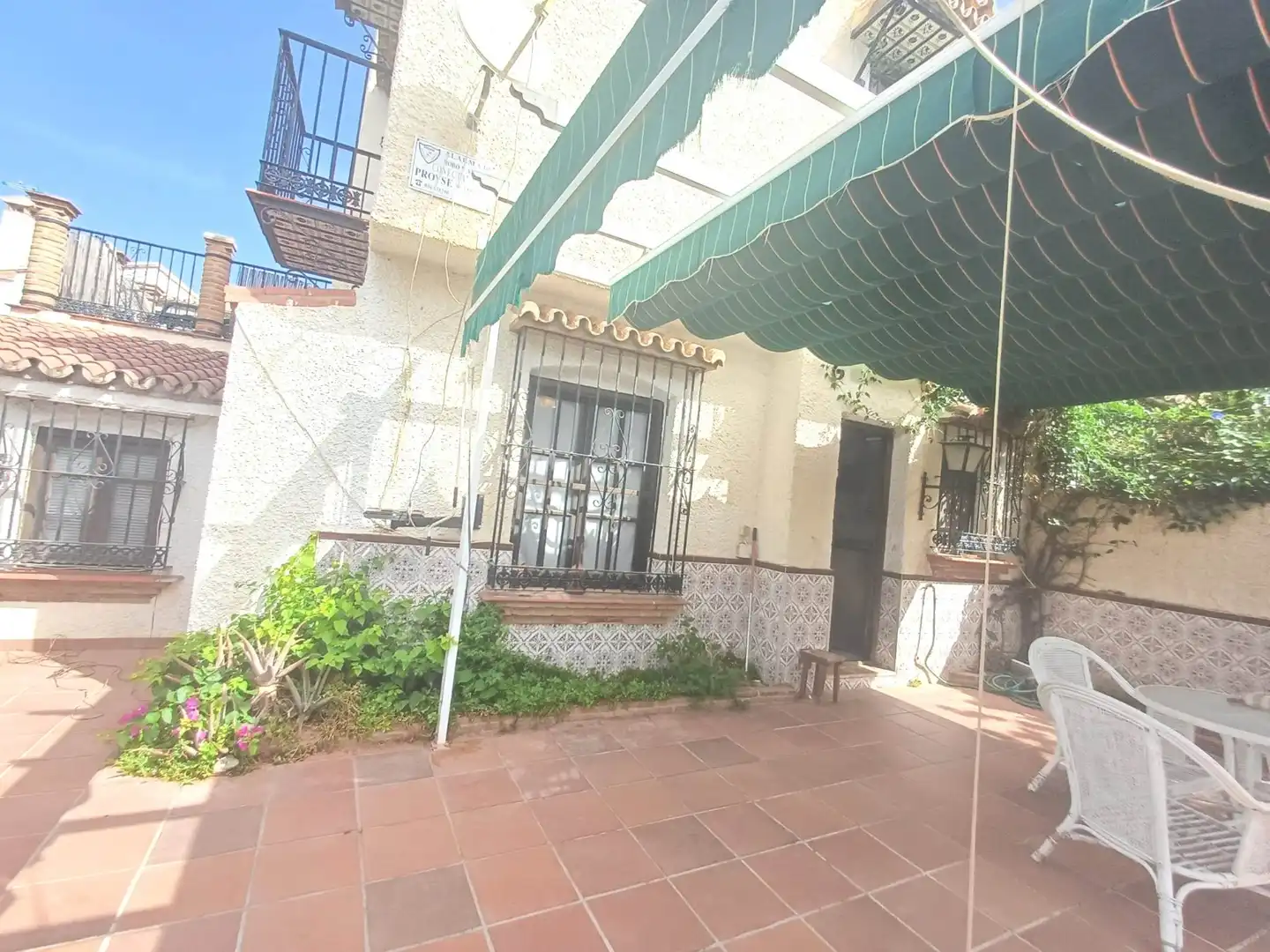 Vista exterior de Casa adosada en venda en Vélez-Málaga amb Terrassa, Moblat i Piscina comunitària