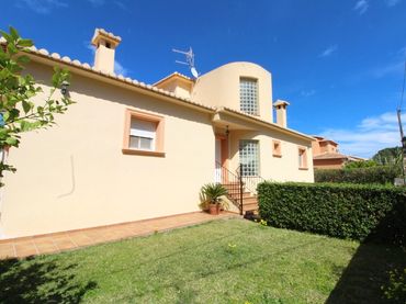 Villa con piscina in vendita a El Montgó